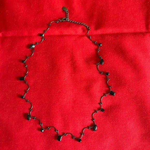 Anne Klein black small necklace. - Picture 1 of 5